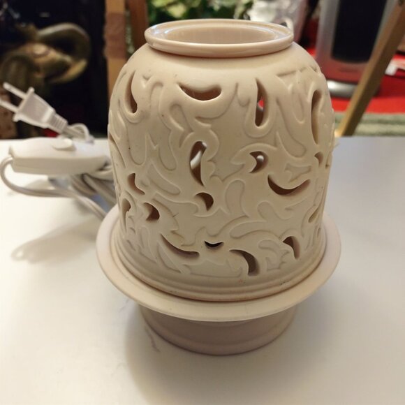 Ceramic Electric Candle Wax Warmer With Cutout Design & Plug-In Cord-LIKE NEW - Picture 3 of 8